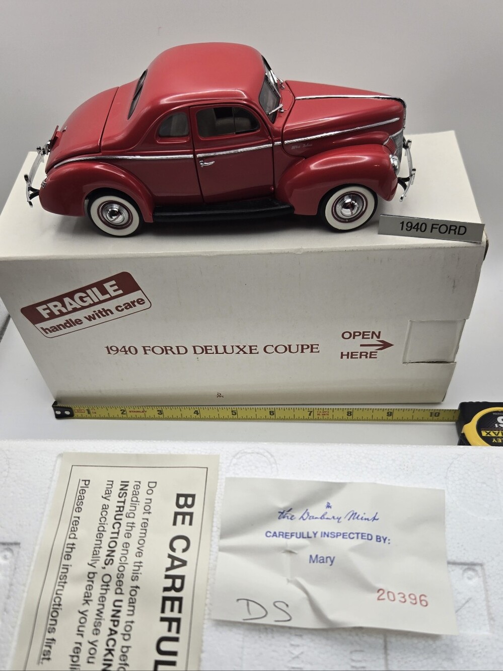 Danbury Mint 1:24 Scale 1940 Ford Deluxe Coupe (Red)